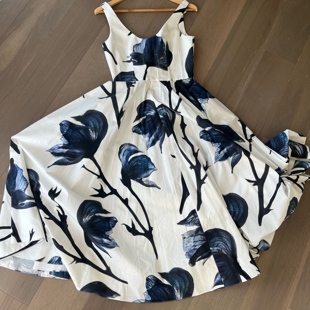 ALEXANDER MCQUEEN

Bellflower Print Cotton Midi Dress